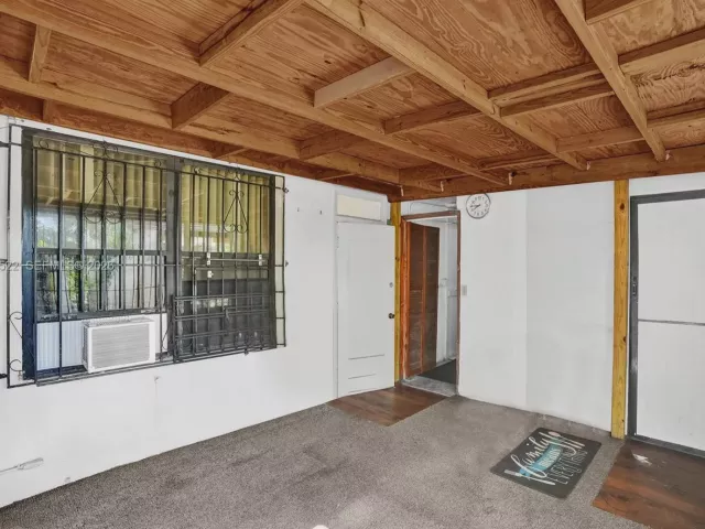 Продажа дома по адресу 1050 NE 153rd Ter - фото 7146974