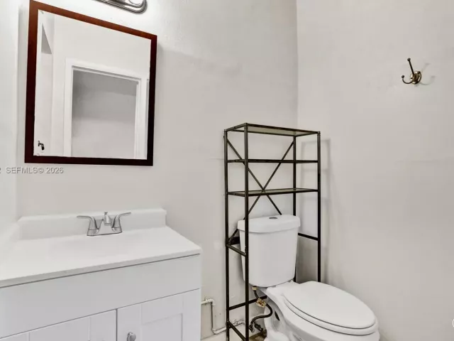 Продажа дома по адресу 1050 NE 153rd Ter - фото 7146978