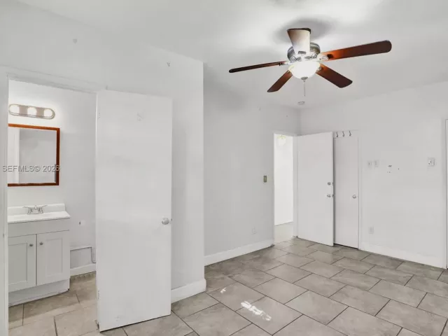 Продажа дома по адресу 1050 NE 153rd Ter - фото 7146979