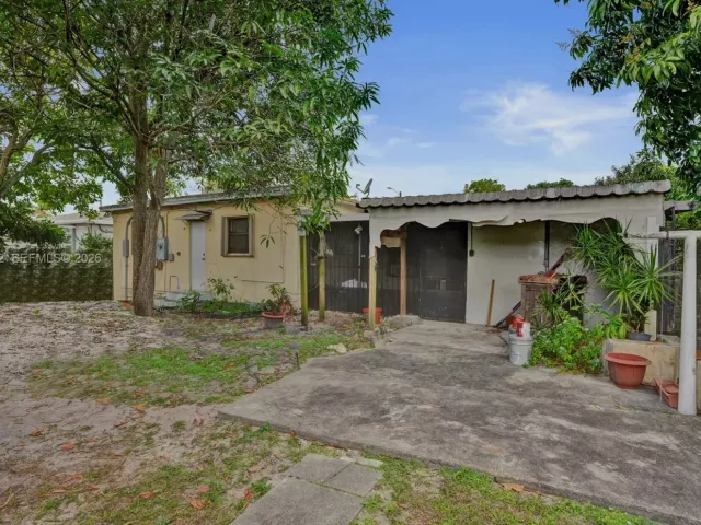 Продажа дома по адресу 1050 NE 153rd Ter - фото 7146972