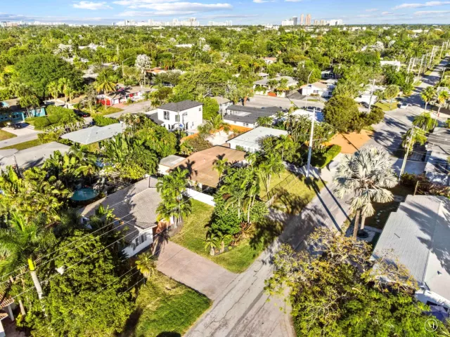 Продажа дома по адресу 1401 NE 14th Street - фото 8989429