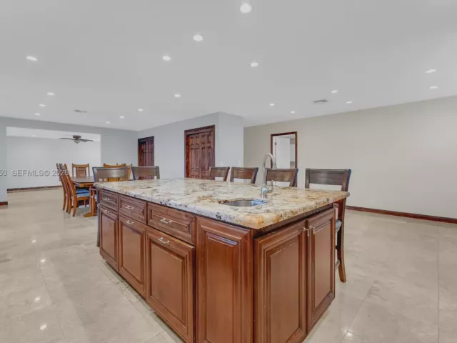 Дом в аренду по адресу 601 N 44th Ave 0 - фото 7230078