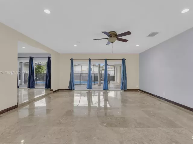 Дом в аренду по адресу 601 N 44th Ave 0 - фото 7230073