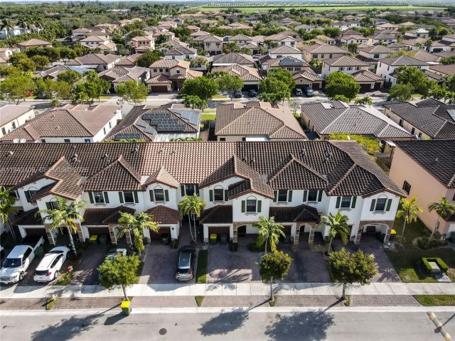 Дом в аренду по адресу 141 SE 34th Ter 141 - фото 7506805