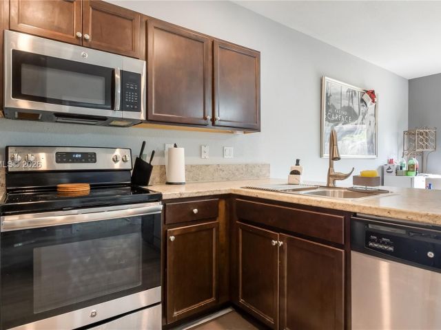 Дом в аренду по адресу 141 SE 34th Ter 141 - фото 7506816