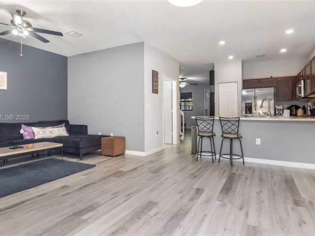 Дом в аренду по адресу 141 SE 34th Ter 141 - фото 7506824