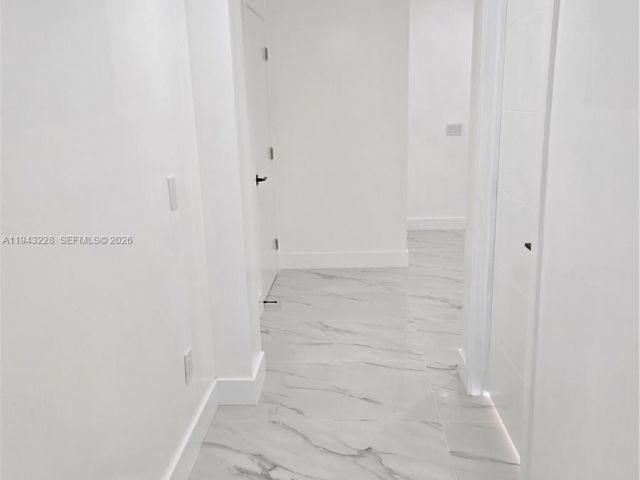 Дом в аренду по адресу 987 NE 145 B - фото 7475712