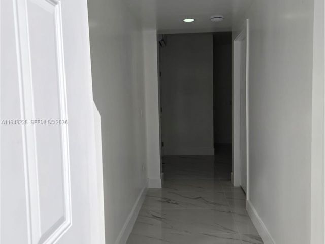 Дом в аренду по адресу 987 NE 145 B - фото 7475713