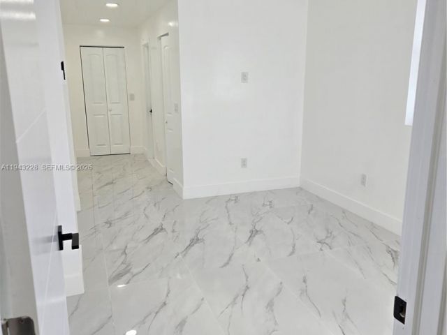 Дом в аренду по адресу 987 NE 145 B - фото 7475714