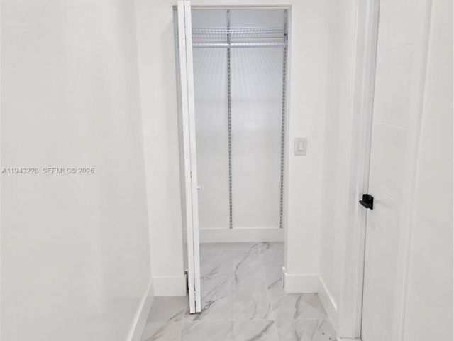 Дом в аренду по адресу 987 NE 145 B - фото 7475717