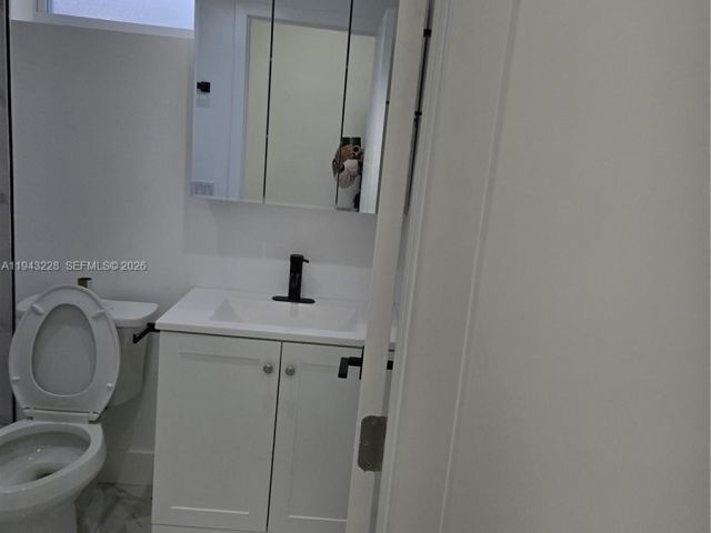 Дом в аренду по адресу 987 NE 145 B - фото 7475718