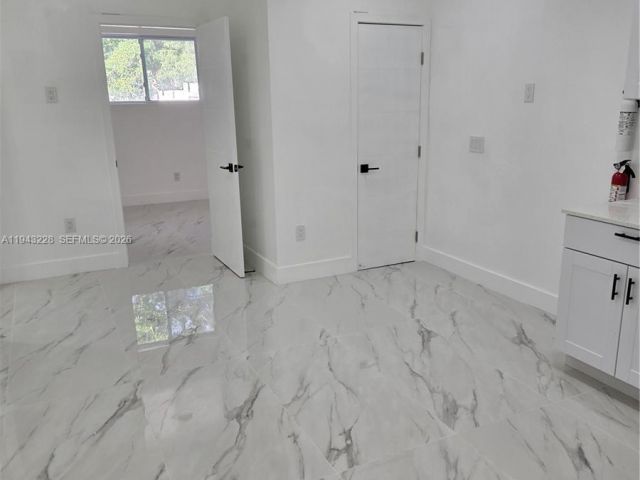 Дом в аренду по адресу 987 NE 145 B - фото 7475720