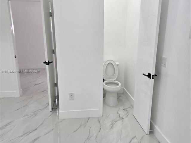 Дом в аренду по адресу 987 NE 145 B - фото 7475721