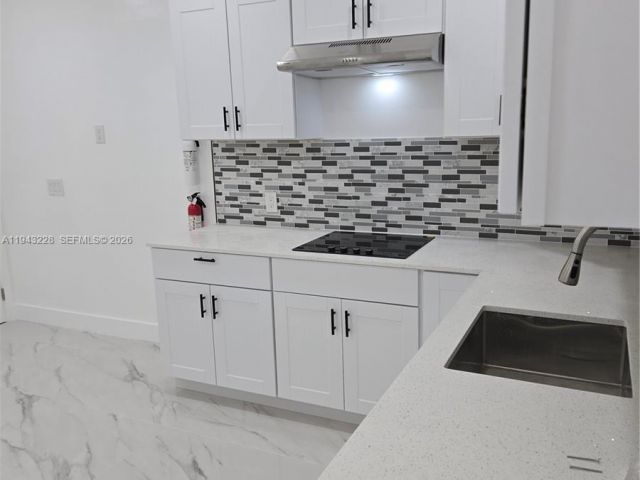 Дом в аренду по адресу 987 NE 145 B - фото 7475722