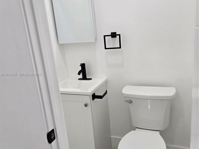 Дом в аренду по адресу 987 NE 145 B - фото 7475723