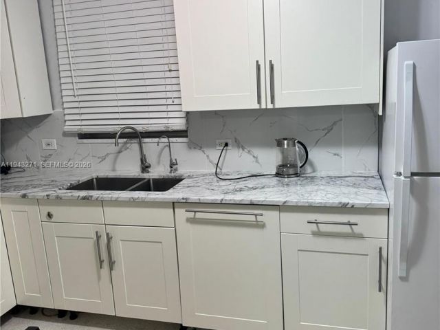 Дом в аренду по адресу 1610 N Hayes Str B - фото 7473297