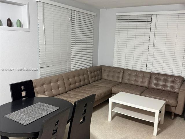 Дом в аренду по адресу 1610 N Hayes Str B - фото 7473299