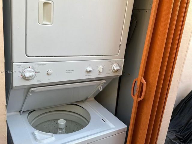 Дом в аренду по адресу 1610 N Hayes Str B - фото 7473313