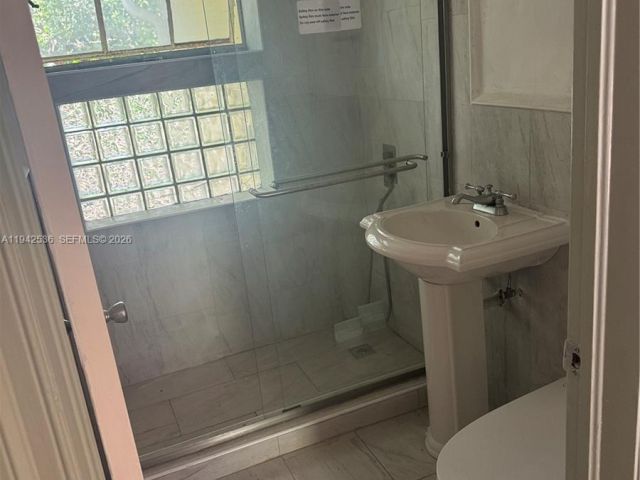 Продажа дома по адресу 12110 NE 11th Pl - фото 7475754