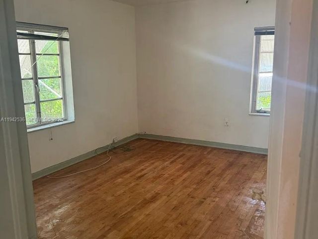 Продажа дома по адресу 12110 NE 11th Pl - фото 7475760