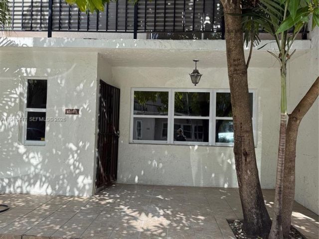 Дом в аренду по адресу 15163 NE 6th Ave 15 - фото 7510202