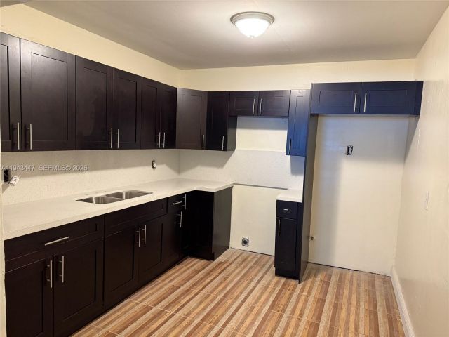 Дом в аренду по адресу 15163 NE 6th Ave 15 - фото 7510204