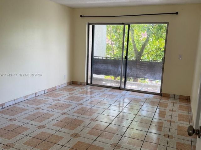 Дом в аренду по адресу 15163 NE 6th Ave 15 - фото 7510210