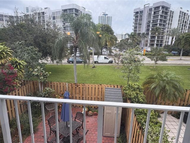 Дом в аренду по адресу 808 NE 27th Ave 808 - фото 7068130