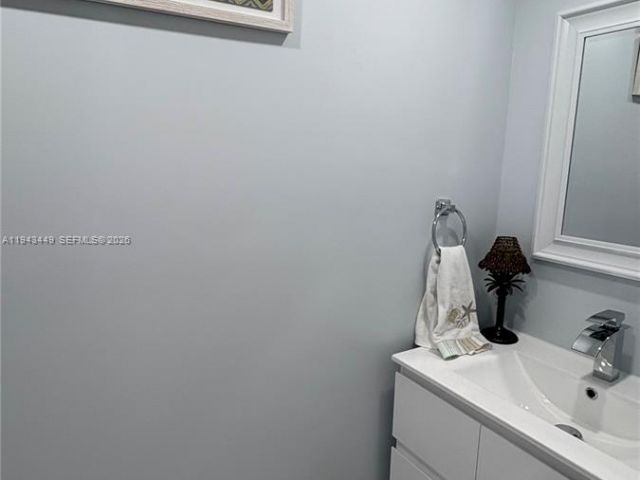 Дом в аренду по адресу 808 NE 27th Ave 808 - фото 7068135