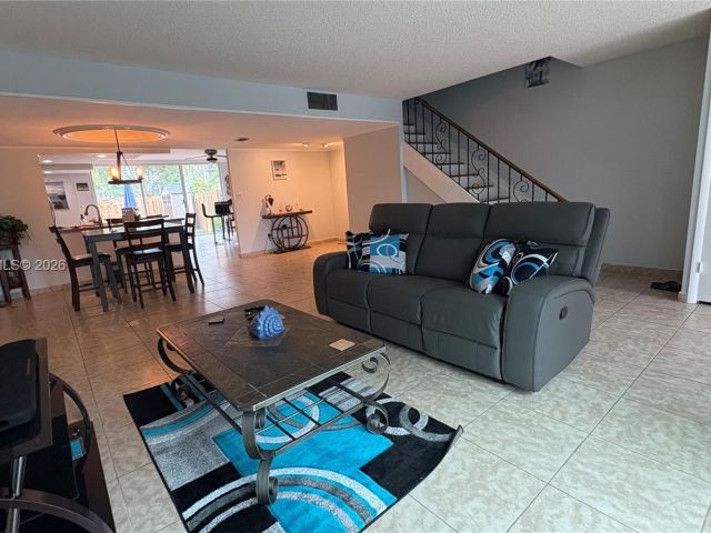 Дом в аренду по адресу 808 NE 27th Ave 808 - фото 7068137