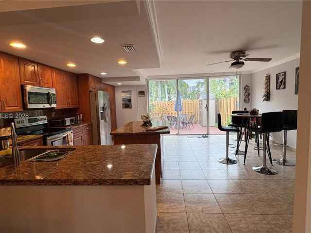 Дом в аренду по адресу 808 NE 27th Ave 808 - фото 7068138