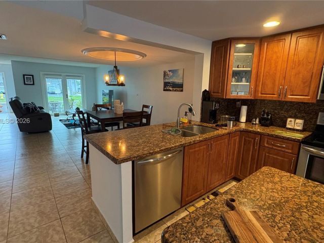 Дом в аренду по адресу 808 NE 27th Ave 808 - фото 7068139