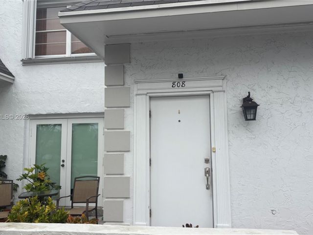 Дом в аренду по адресу 808 NE 27th Ave 808 - фото 7068142