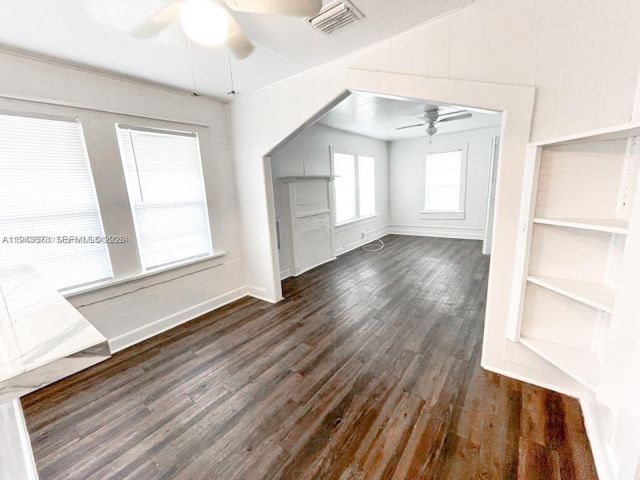 Дом в аренду по адресу 1022 22nd St - фото 7514030