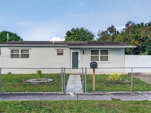 Продажа дома по адресу 19632 SW 120th Ave - фото 7465222