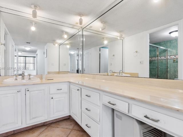 Продажа квартиры #1104 - фото 7096393