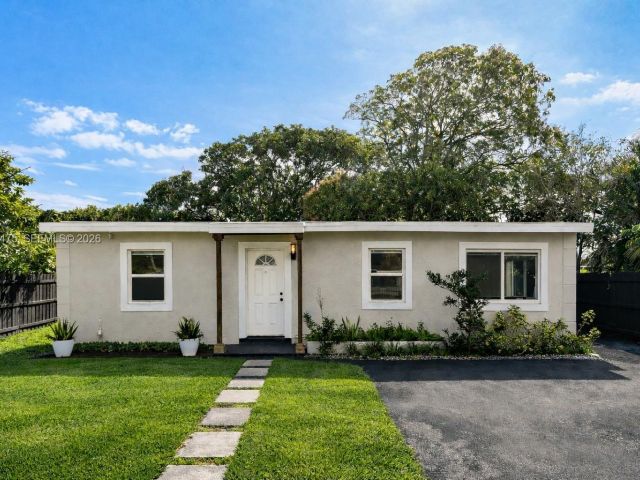 Продажа дома по адресу 1032 NW 11th Pl - фото 7436406