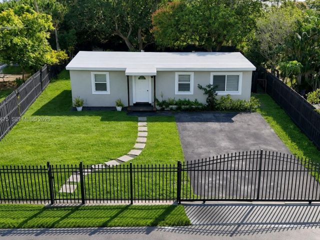 Продажа дома по адресу 1032 NW 11th Pl - фото 7436407