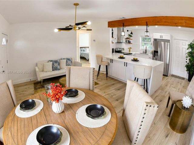 Продажа дома по адресу 1032 NW 11th Pl - фото 7436416