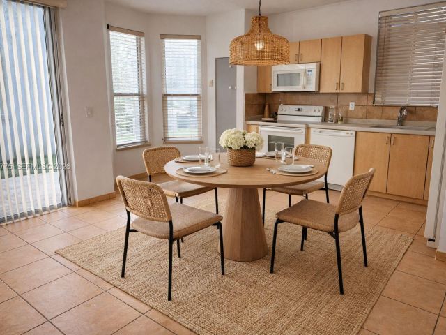 Дом в аренду по адресу 13064 NW 9th Ct 13064 - фото 7454924