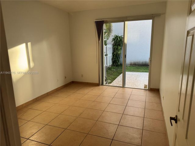 Дом в аренду по адресу 13064 NW 9th Ct 13064 - фото 7454935