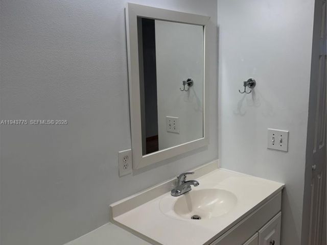 Дом в аренду по адресу 13064 NW 9th Ct 13064 - фото 7454939