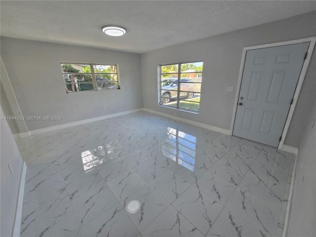 Дом в аренду по адресу 1320 NE 211th Ter - фото 7439739