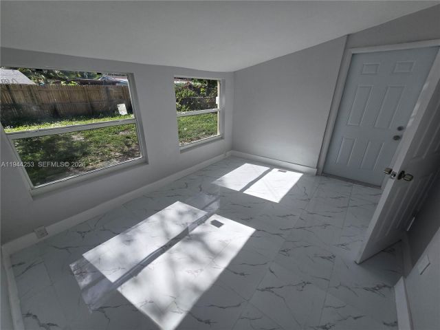 Дом в аренду по адресу 1320 NE 211th Ter - фото 7439750