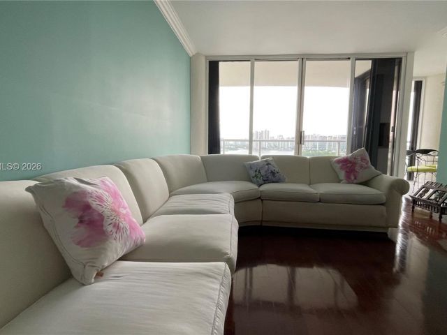 Продажа квартиры #1105 - фото 7427335