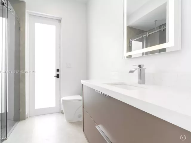 Дом в аренду по адресу 1703 SW 23rd St - фото 7099157