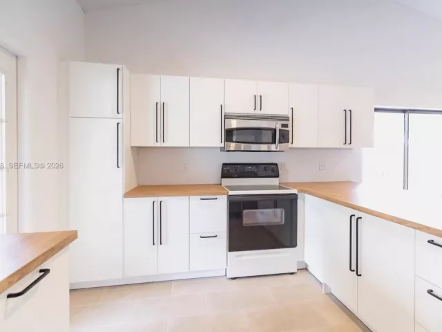 Дом в аренду по адресу 8775 SW 57th St - фото 7128363