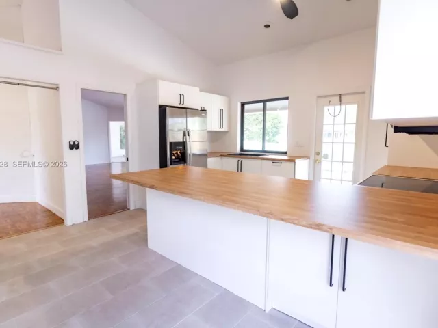 Дом в аренду по адресу 8775 SW 57th St - фото 7128364