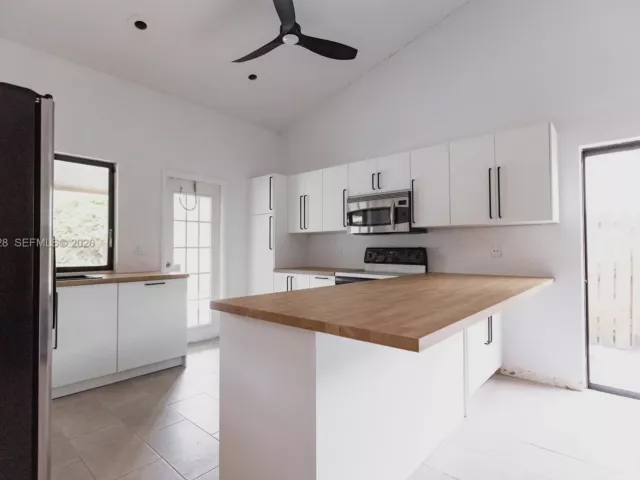 Дом в аренду по адресу 8775 SW 57th St - фото 7128366