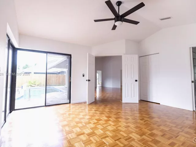 Дом в аренду по адресу 8775 SW 57th St - фото 7128360